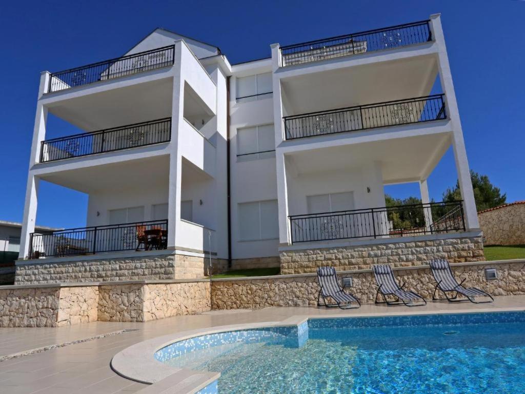 Lovely Apartment With Beautiful Pool Primošten Exterior foto