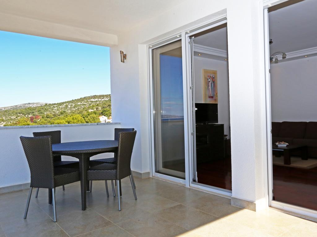 Lovely Apartment With Beautiful Pool Primošten Exterior foto